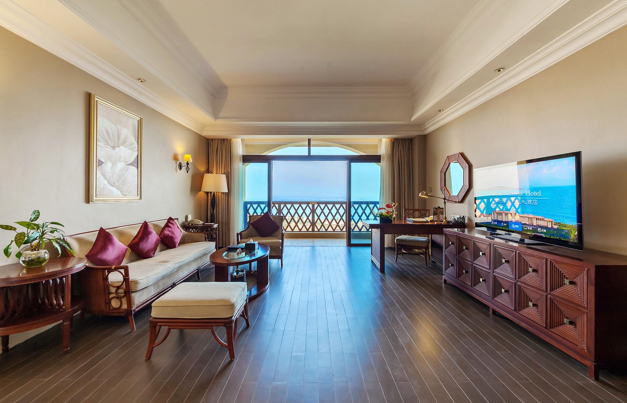 /images/deluxe-sea-view-suite-saloon.jpg