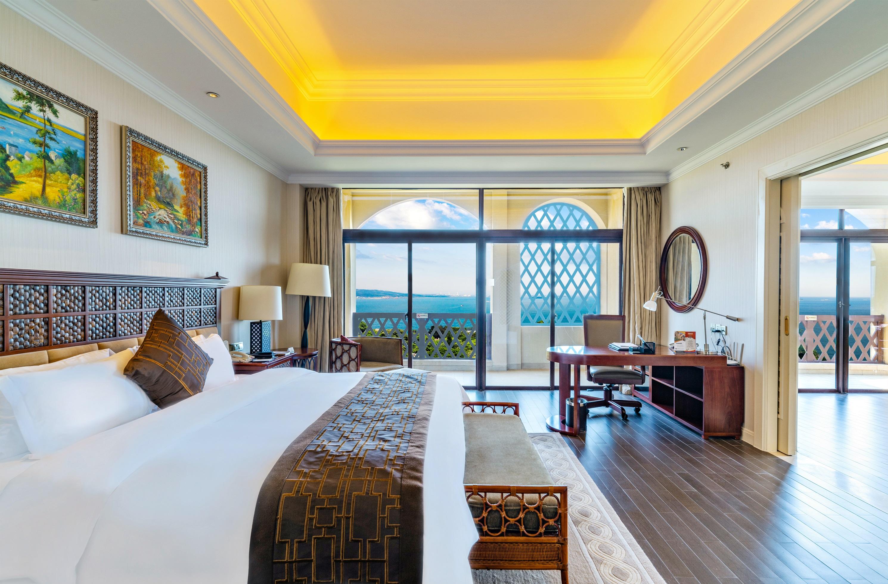 Executive Ocean View Suite