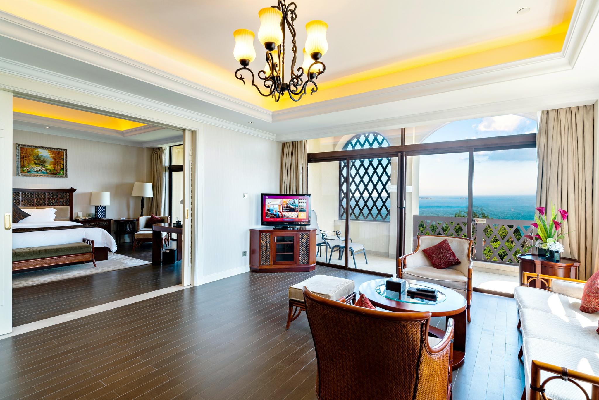 /images/executive-ocean-view-suite-saloon.jpg