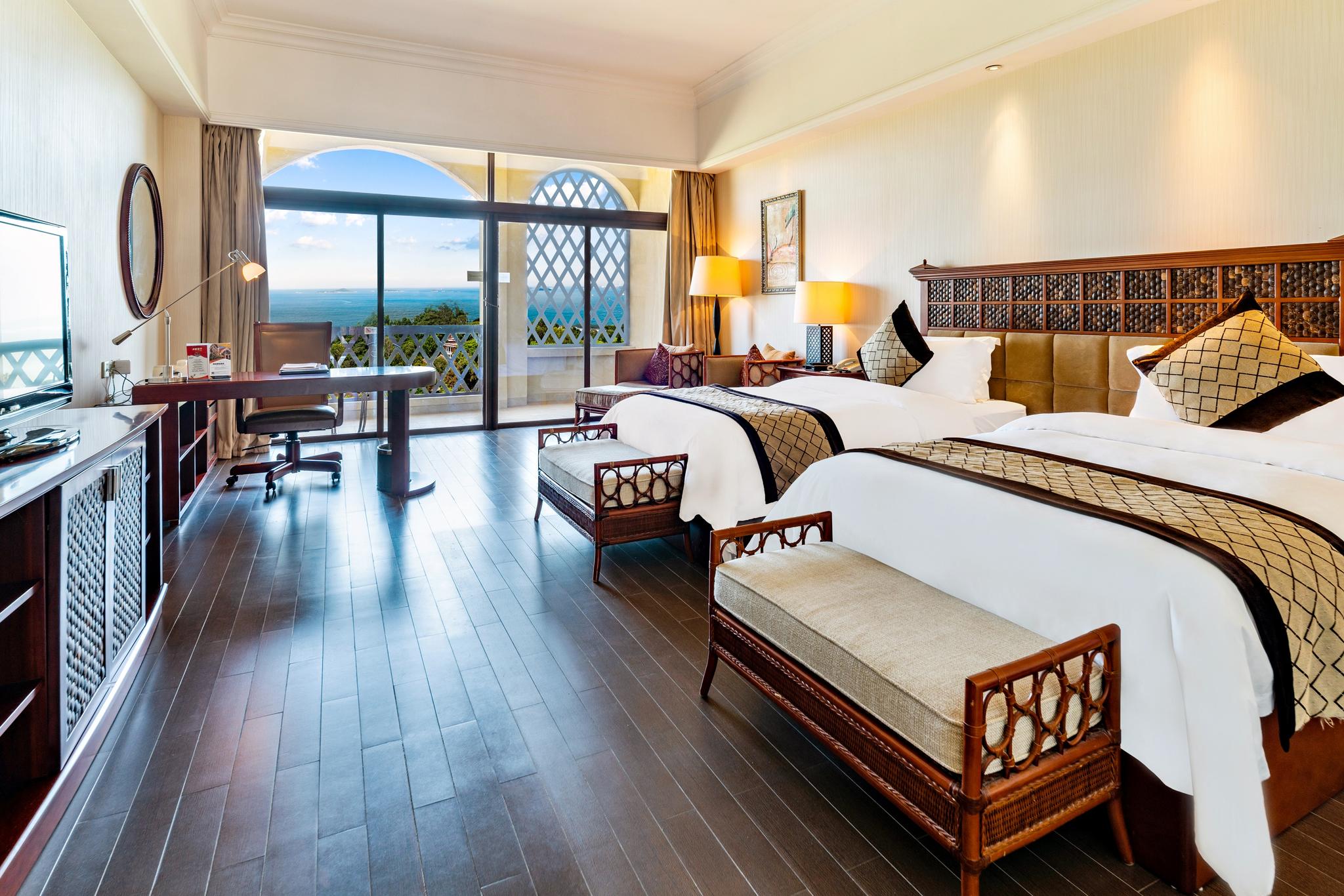 /images/executive-sea-view-room-double-bed.jpg