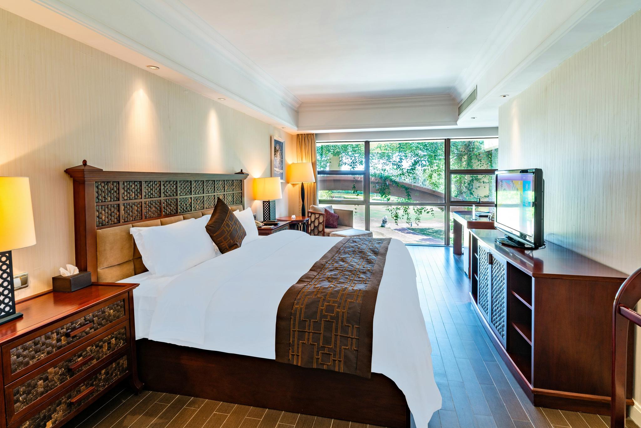 /images/garden-sea-view-suite-room.jpg