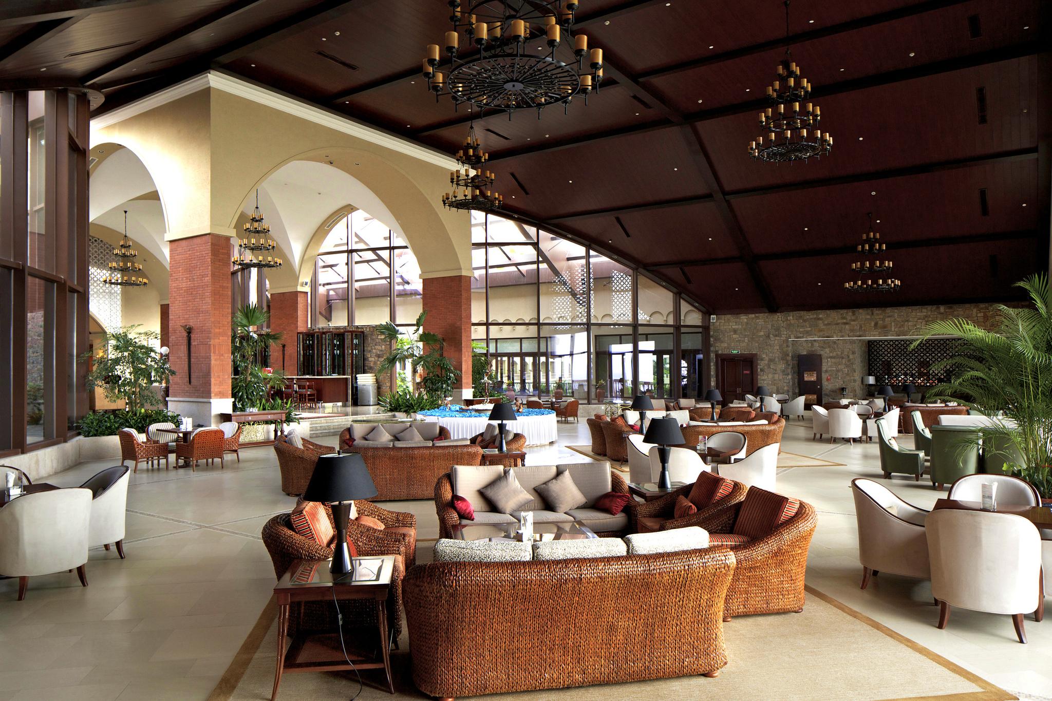 /images/lobby-bar2.jpg