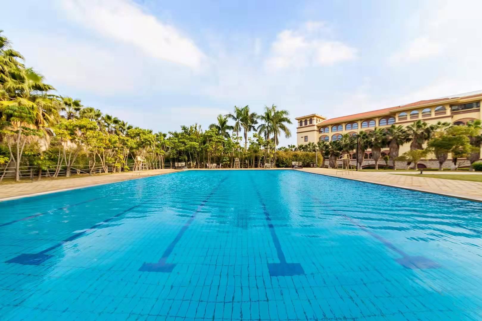 /images/outdoor-swimming-pool2.jpg