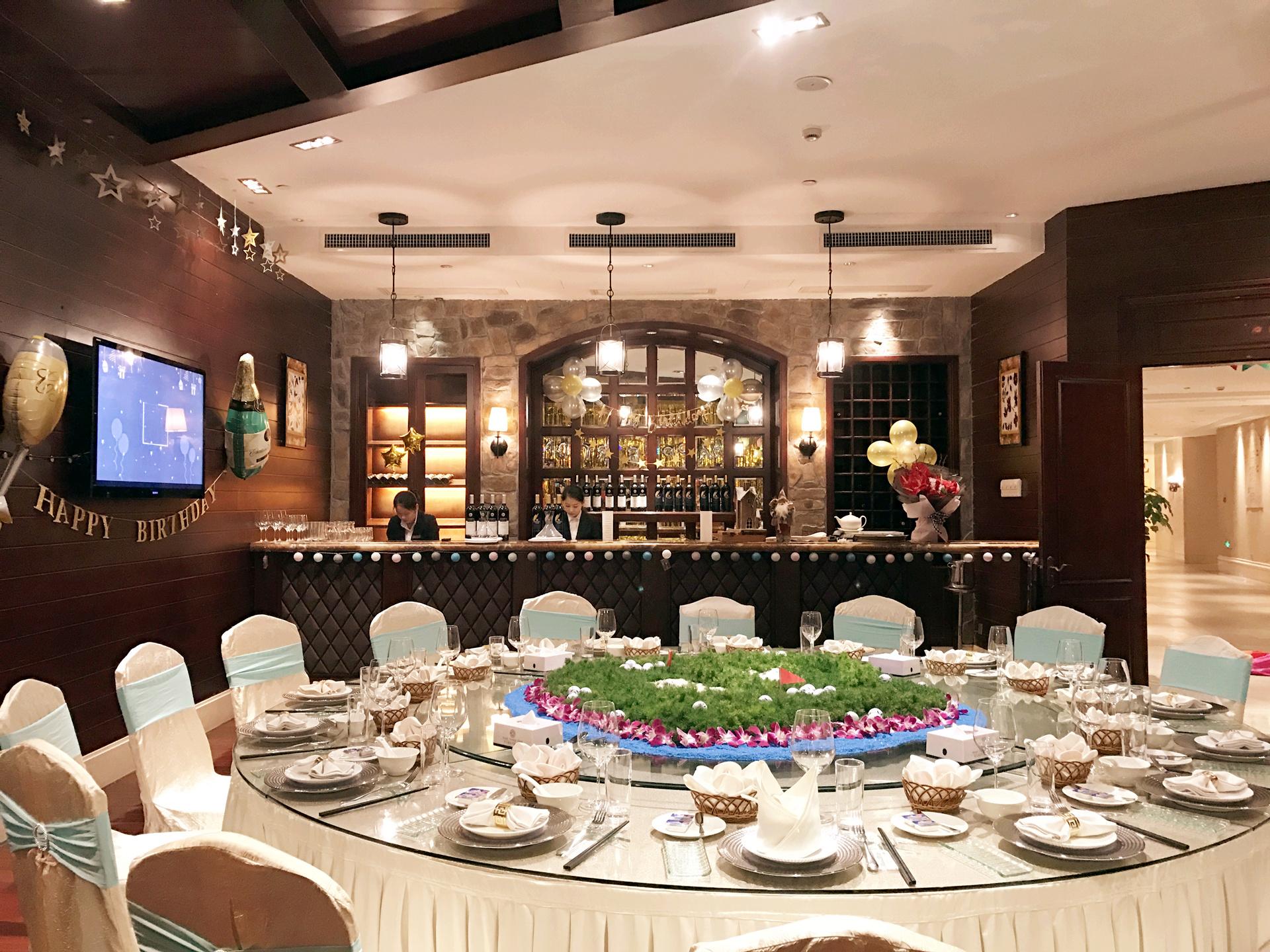 /images/royal-restaurant1.jpg