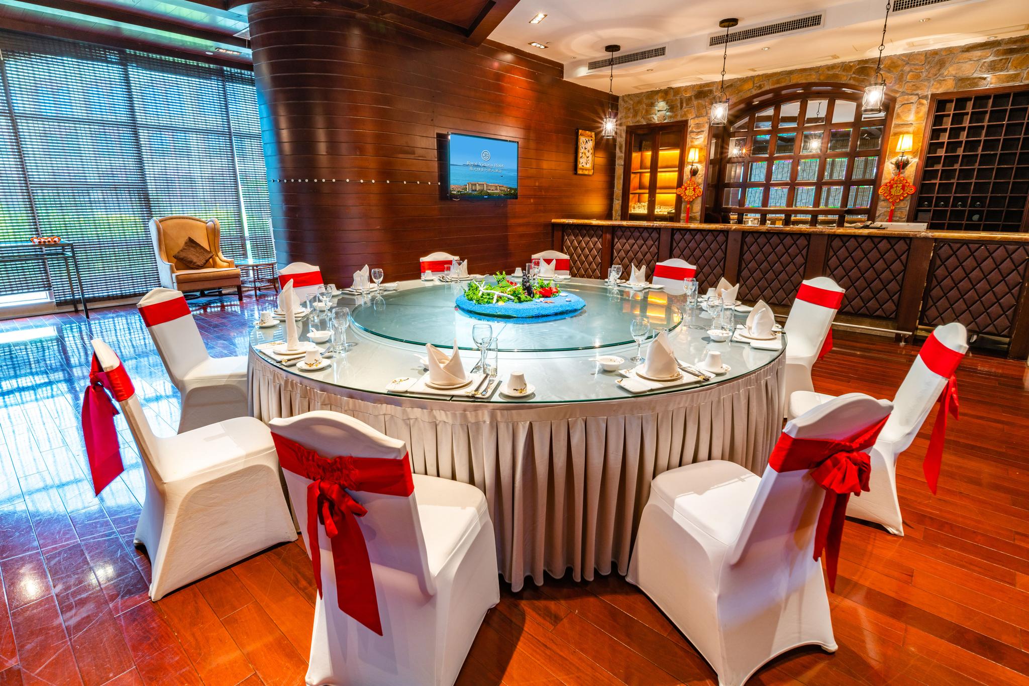 /images/royal-restaurant2.jpg